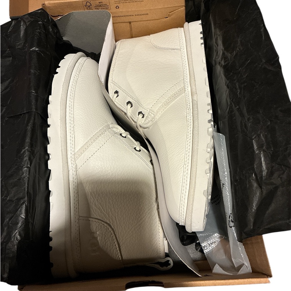 UGG neumel classic off white unisex chukka Leather boots size 9 Men’s 11 Women’s
